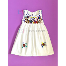 Vestido bordado de niña modelo Lucila, color blanco, talla 4. Vestido bordado de niña modelo Lucila, color blanco, talla 4.